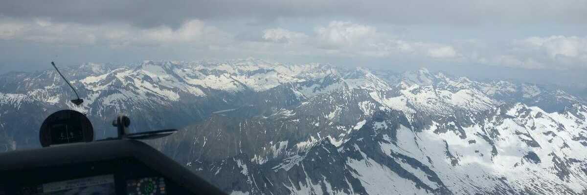 Flugwegposition um 14:02:53: Aufgenommen in der Nähe von Gemeinde Mayrhofen, Österreich in 3430 Meter